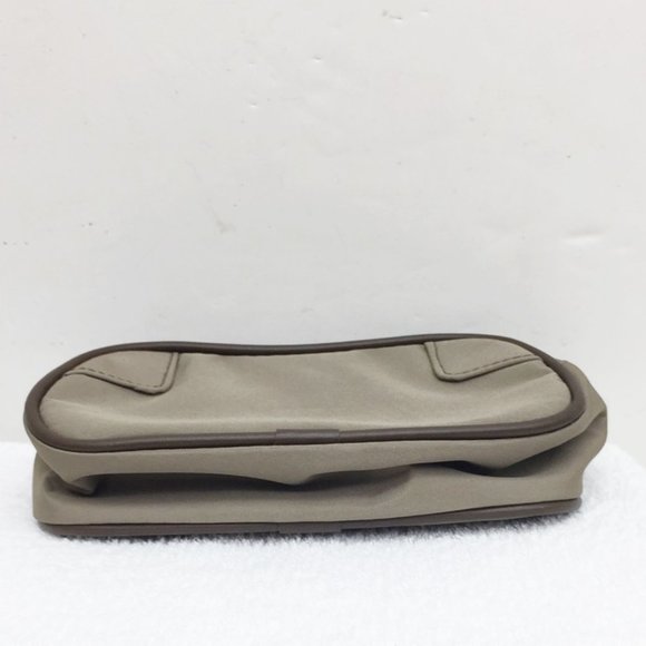 Delta Airlines Amenity Kit Tan Brown Zip Top Toiletry Kit Makeup Case + Contents - Picture 5 of 5